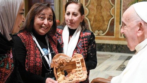 Il “triplo linguaggio” di Papa Francesco QUO-258 Il “triplo linguaggio” di Papa Francesco QUO-258
