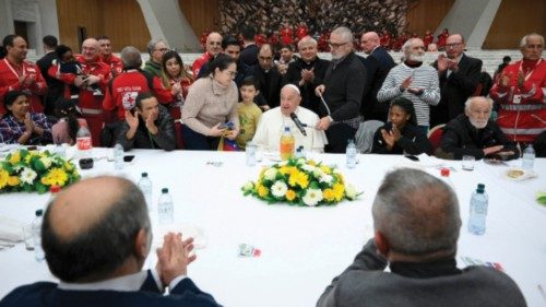 Seduti fianco a fianco alla speranza QUO-261 Seduti fianco a fianco alla speranza QUO-261