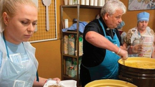 Le scarpe del Pontefice per il senzatetto QUO-261 Le scarpe del Pontefice per il senzatetto QUO-261