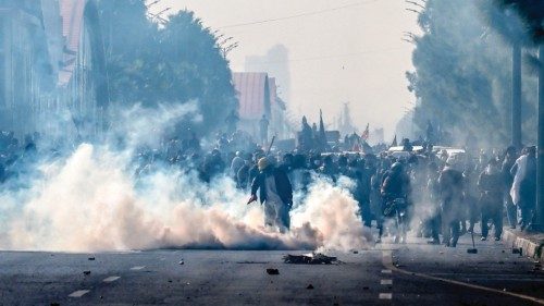 TOPSHOT - Policemen fire tear gas shells to disperse supporters of the Pakistan Tehreek-e-Insaf ... TOPSHOT - Policemen fire tear gas shells to disperse supporters of the Pakistan Tehreek-e-Insaf ...