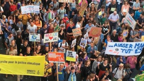 Passi indietro per la libertà di manifestazione QUO-283 Passi indietro per la libertà di manifestazione QUO-283