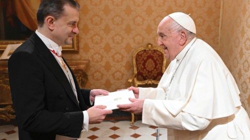  Le credenziali  del nuovo ambasciatore  di Romania  QUO-284
