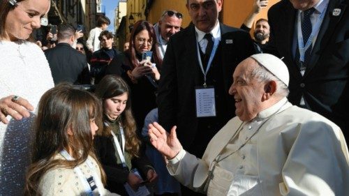 «Papa Francescu» e i bambini della Corsica QUO-285 «Papa Francescu» e i bambini della Corsica QUO-285