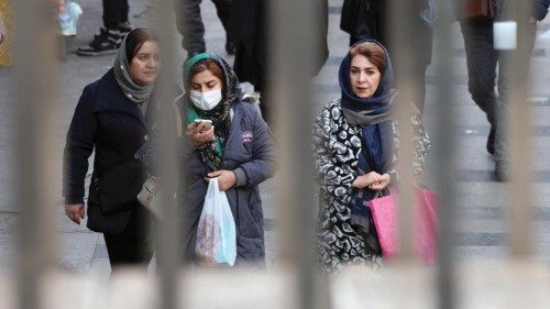 epa11780391 Women go shopping at Tehran's old grand bazaar in Tehran, Iran, 16 December 2024. ... epa11780391 Women go shopping at Tehran's old grand bazaar in Tehran, Iran, 16 December 2024. ...