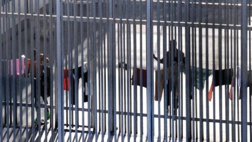 Alternative umane e sostenibili alla detenzione amministrativa QUO-285 Alternative umane e sostenibili alla detenzione amministrativa QUO-285