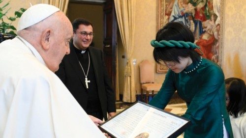 Con fede robusta e con il sorriso a sostegno di quanti vivono ai margini QUO-288 Con fede robusta e con il sorriso a sostegno di quanti vivono ai margini QUO-288