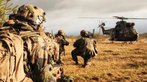 La Francia riconsegna al Ciad una base militare QUO-292 La Francia riconsegna al Ciad una base militare QUO-292