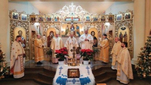 In Ucraina il Natale illumina il buio della guerra QUO-292 In Ucraina il Natale illumina il buio della guerra QUO-292