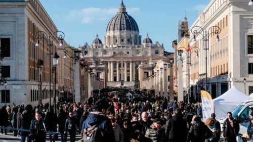 L’Urbe già affollata da pellegrini e turisti QUO-293 L’Urbe già affollata da pellegrini e turisti QUO-293