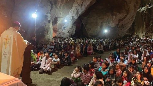 Myanmar Nato nella grotta di Loikaw QUO-293 Myanmar Nato nella grotta di Loikaw QUO-293