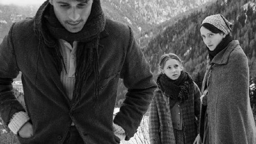 «Vermiglio» Il coraggio silenzioso delle donne e la loro battaglia senza armi DCM-002 «Vermiglio» Il coraggio silenzioso delle donne e la loro battaglia senza armi DCM-002