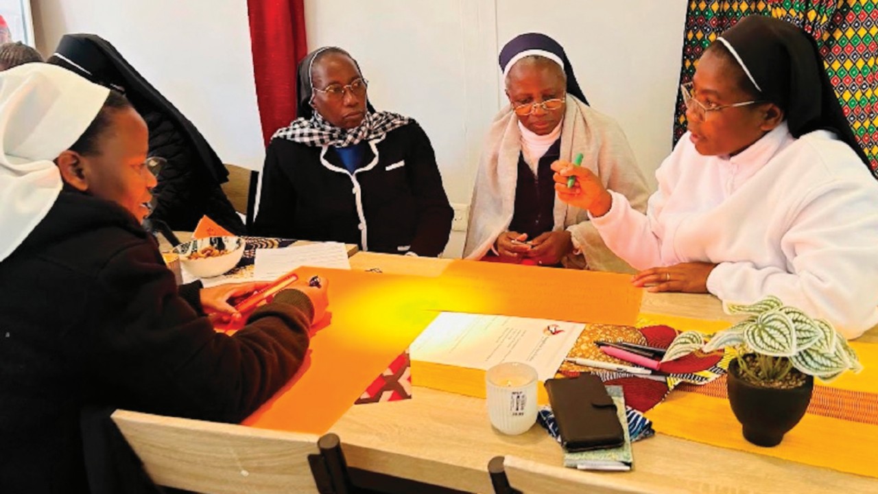  Potenziare e rivendicare la dignità  e la bellezza delle religiose africane  QUO-004 Potenziare e ...