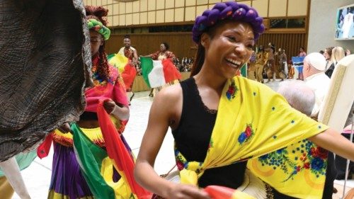 Dall’Africa la forza del sorriso QUO-005 Dall’Africa la forza del sorriso QUO-005