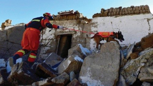 In Tibet 126 morti e 30.000 sfollati per il terremoto QUO-005 In Tibet 126 morti e 30.000 sfollati per il terremoto QUO-005