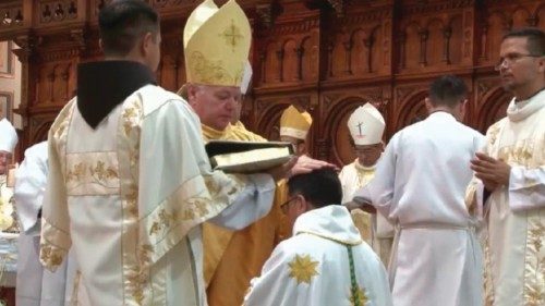 Ordinato il primo rappresentante pontificio ecuadoriano QUO-010 Ordinato il primo rappresentante pontificio ecuadoriano QUO-010