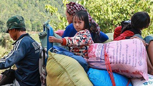 This picture taken on December 9, 2024 shows displaced people transporting belongings at an ... This picture taken on December 9, 2024 shows displaced people transporting belongings at an ...