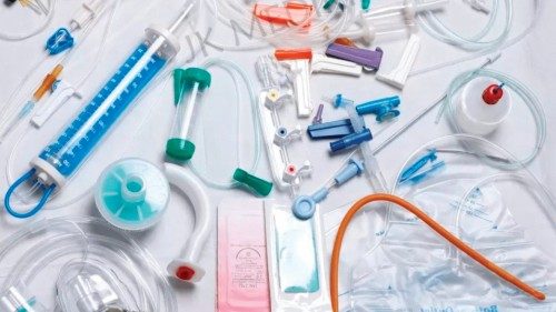 Anche negli ospedali occorre usare meno plastica QUO-021 Anche negli ospedali occorre usare meno plastica QUO-021