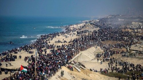 epa11856211 Internally displaced Palestinians make their way from southern to northern Gaza along Al ...