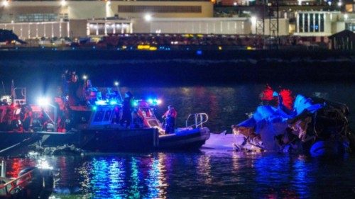 ARLINGTON, VIRGINIA - JANUARY 30: (EDITORS NOTE: Image contains graphic content) Emergency response ... ARLINGTON, VIRGINIA - JANUARY 30: (EDITORS NOTE: Image contains graphic content) Emergency response ...