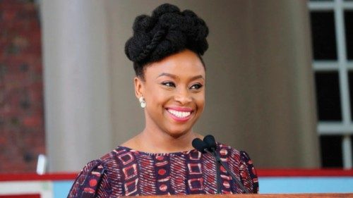   Adichie, una donna africana  del XXI secolo  QUO-031