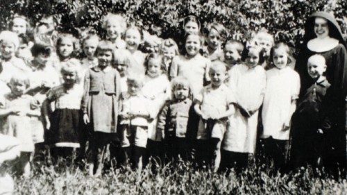 Più di duemila suore in Polonia salvarono gli ebrei dalla Shoah QUO-054 Più di duemila suore in Polonia salvarono gli ebrei dalla Shoah QUO-054