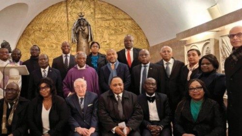 La vicinanza dei diplomatici africani QUO-065 La vicinanza dei diplomatici africani QUO-065