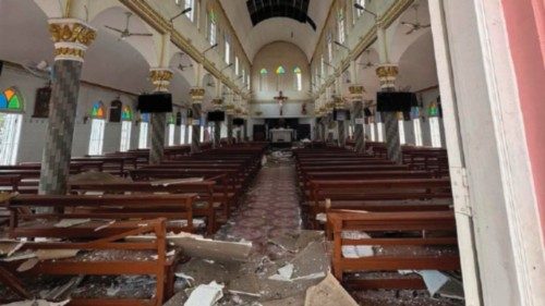 Il dolore della Chiesa tra conventi distrutti e cattedrali crollate QUO-072 Il dolore della Chiesa tra conventi distrutti e cattedrali crollate QUO-072