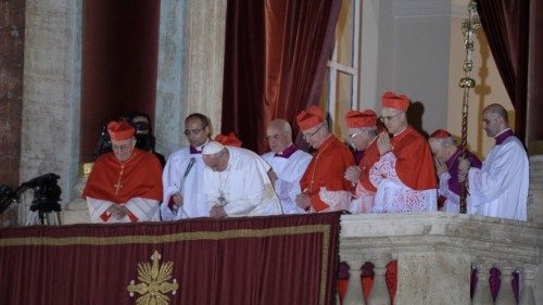 -S.S. Francesco-Fumata bianca ed elezione 13-03-2013
- (Copyright L'OSSERVATORE ROMANO - ... -S.S. Francesco-Fumata bianca ed elezione 13-03-2013
- (Copyright L'OSSERVATORE ROMANO - ...
