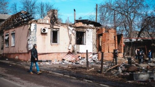 epa11997916 People inspect the site of a drone attack on a residential building that occurred late ...