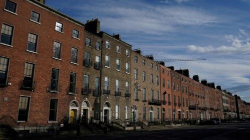 FILE PHOTO: An empty street is seen in Dublin, Ireland, April 25, 2020. REUTERS/Clodagh ... FILE PHOTO: An empty street is seen in Dublin, Ireland, April 25, 2020. REUTERS/Clodagh ...