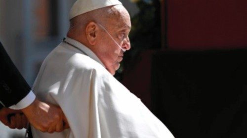 Il Papa a sorpresa nella basilica Vaticana per pregare sulla tomba di san Pio x QUO-083 Il Papa a sorpresa nella basilica Vaticana per pregare sulla tomba di san Pio x QUO-083