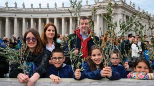 «Aiutiamo i giovani e le famiglie» QUO-087 «Aiutiamo i giovani e le famiglie» QUO-087