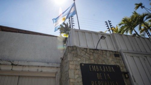 Liberati i cinque oppositori rifugiati nell’ambasciata argentina a Caracas QUO-104 Liberati i cinque oppositori rifugiati nell’ambasciata argentina a Caracas QUO-104