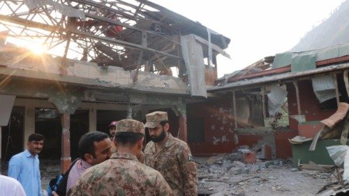 epa12080773 The Pakistani army inspects the site of India's missile strike on Bilal Mosque in ... epa12080773 The Pakistani army inspects the site of India's missile strike on Bilal Mosque in ...