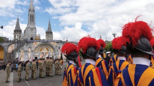 Pregando insieme per la fine delle guerre QUO-112 Pregando insieme per la fine delle guerre QUO-112
