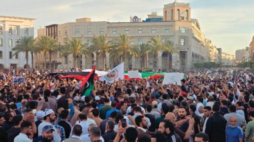 Libyan protesters chant slogans and wave national flags as they gather in Tripoli's Martyrs Square ... Libyan protesters chant slogans and wave national flags as they gather in Tripoli's Martyrs Square ...