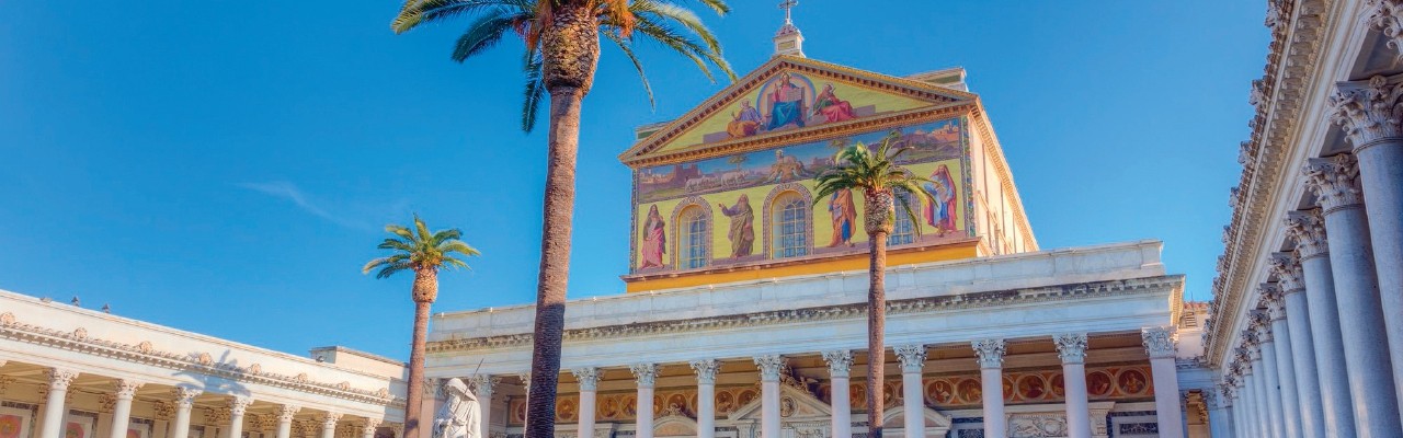 Leone XIV in visita  al sepolcro <br> di san Paolo nella basilica ostiense  