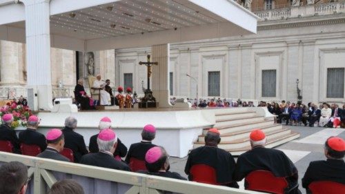 Un grande abbraccio di gioia e speranza QUO-117 Un grande abbraccio di gioia e speranza QUO-117