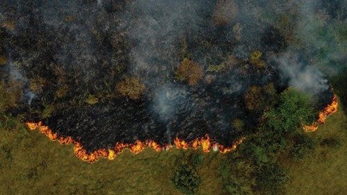 (FILES) Smoke from illegal fires lit by farmers rises in Manaquiri, Amazonas state, on September 6, ... (FILES) Smoke from illegal fires lit by farmers rises in Manaquiri, Amazonas state, on September 6, ...