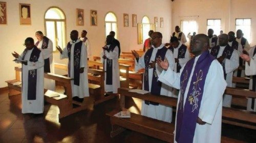  Testimoni di gioia e impegno per il Vangelo  QUO-120