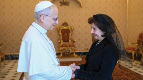 Udienza di Leone XIV alla presidente della Repubblica di Macedonia del Nord QUO-121 Udienza di Leone XIV alla presidente della Repubblica di Macedonia del Nord QUO-121