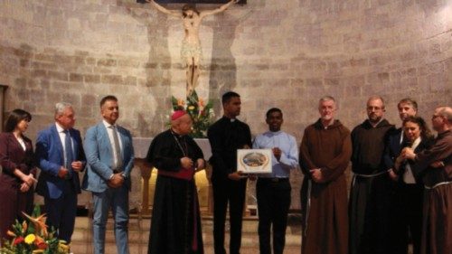 Il progetto indiano “Hope” vince il premio “Francesco d’Assisi e Carlo Acutis” QUO-122 Il progetto indiano “Hope” vince il premio “Francesco d’Assisi e Carlo Acutis” QUO-122