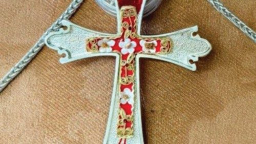 Una reliquia di san Leone Magno nella croce pettorale argentea del Pontefice QUO-123 Una reliquia di san Leone Magno nella croce pettorale argentea del Pontefice QUO-123