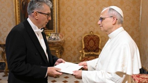 Le credenziali del nuovo ambasciatore di Australia QUO-127 Le credenziali del nuovo ambasciatore di Australia QUO-127