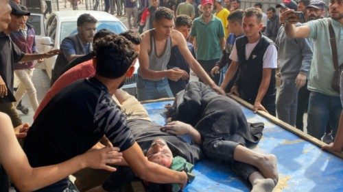 Palestinians transport people who were injured in Israeli strikes on displacement tents in Khan ... Palestinians transport people who were injured in Israeli strikes on displacement tents in Khan ...
