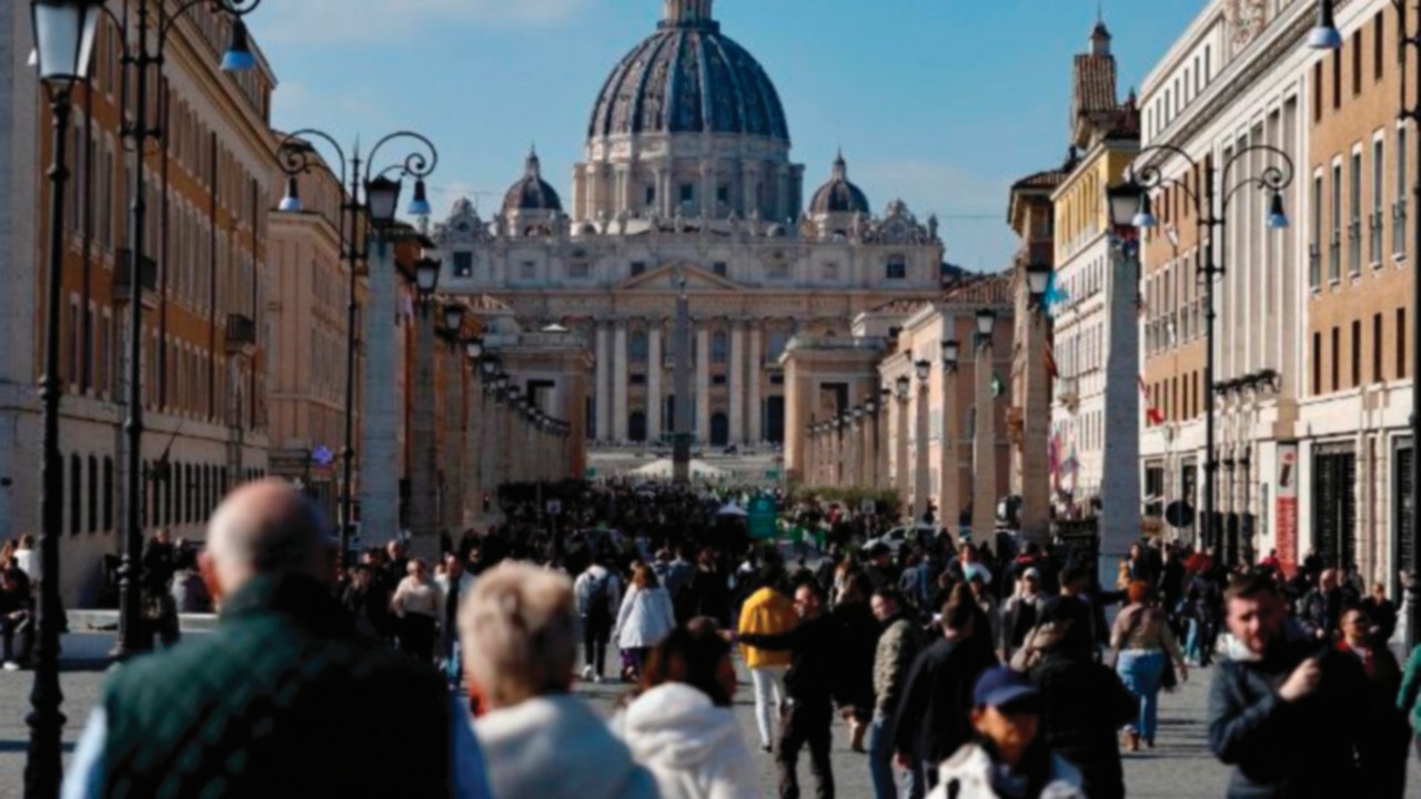  Oltre 5 milioni di pellegrini a Roma tra spiritualità e turismo  QUO-129