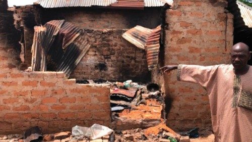 Nigeria, strage di sfollati nella parrocchia di Yelewata QUO-138 Nigeria, strage di sfollati nella parrocchia di Yelewata QUO-138