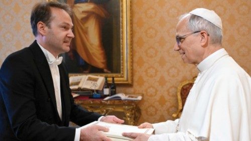Le credenziali del nuovo ambasciatore di Georgia QUO-139 Le credenziali del nuovo ambasciatore di Georgia QUO-139