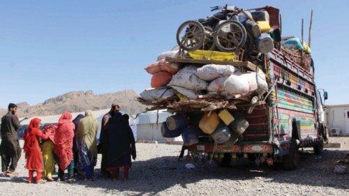 epa12177305 Afghan migrants unload their belonging from a truck at a tent camp in Kandahar, ... epa12177305 Afghan migrants unload their belonging from a truck at a tent camp in Kandahar, ...