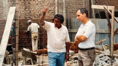 «El padre Roberto» documentario in Perú sulle orme del missionario Prevost QUO-141 «El padre Roberto» documentario in Perú sulle orme del missionario Prevost QUO-141